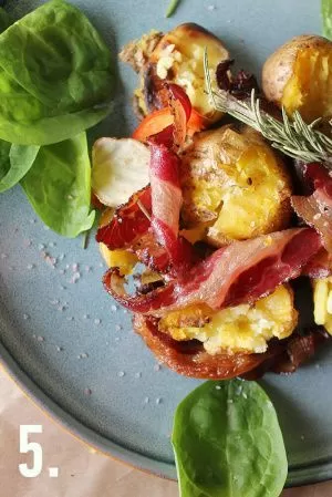 Бэби-картофель, запеченный с беконом
