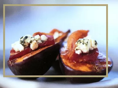 Инжир с беконом и козьим сыром