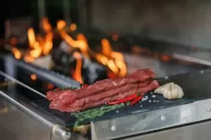 КАК НЕ ОШИБИТЬСЯ С ВЫБОРОМ СТЕЙКА: Гид для новичков и гурманов